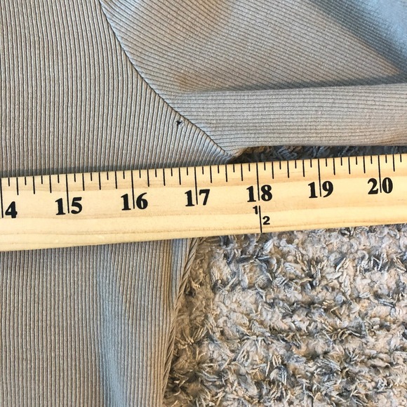 Forever 21 St. George Graphic Long Sleeve Crop Top Women's Large Casual Beige - Picture 4 of 6